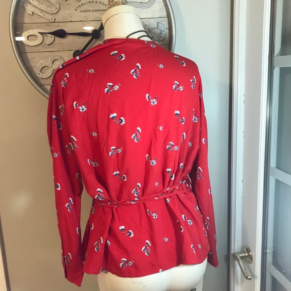 NWT Levi’s red floral viscose wrap top - Picture 9 of 16
